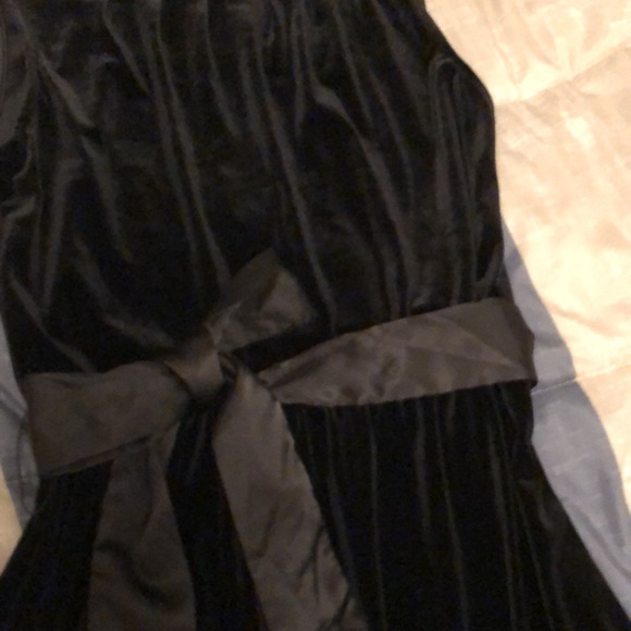 Black velvet dress! - Picture 4 of 5